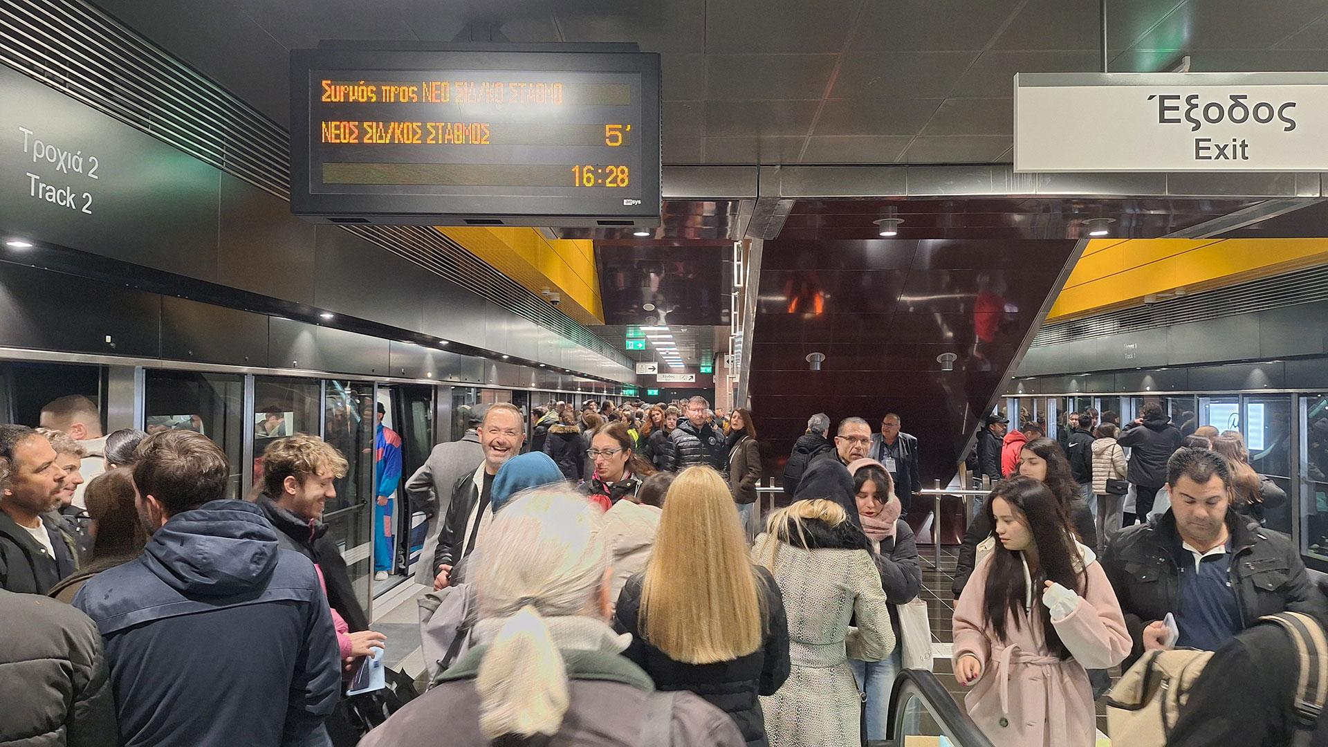 Μετρό Θεσσαλονίκης: Εικόνες, στιγμές και οι πρώτες εντυπώσεις-6