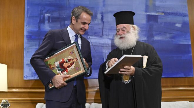 συνάντηση-μητσοτάκη-με-τον-πατριάρχη-563307406