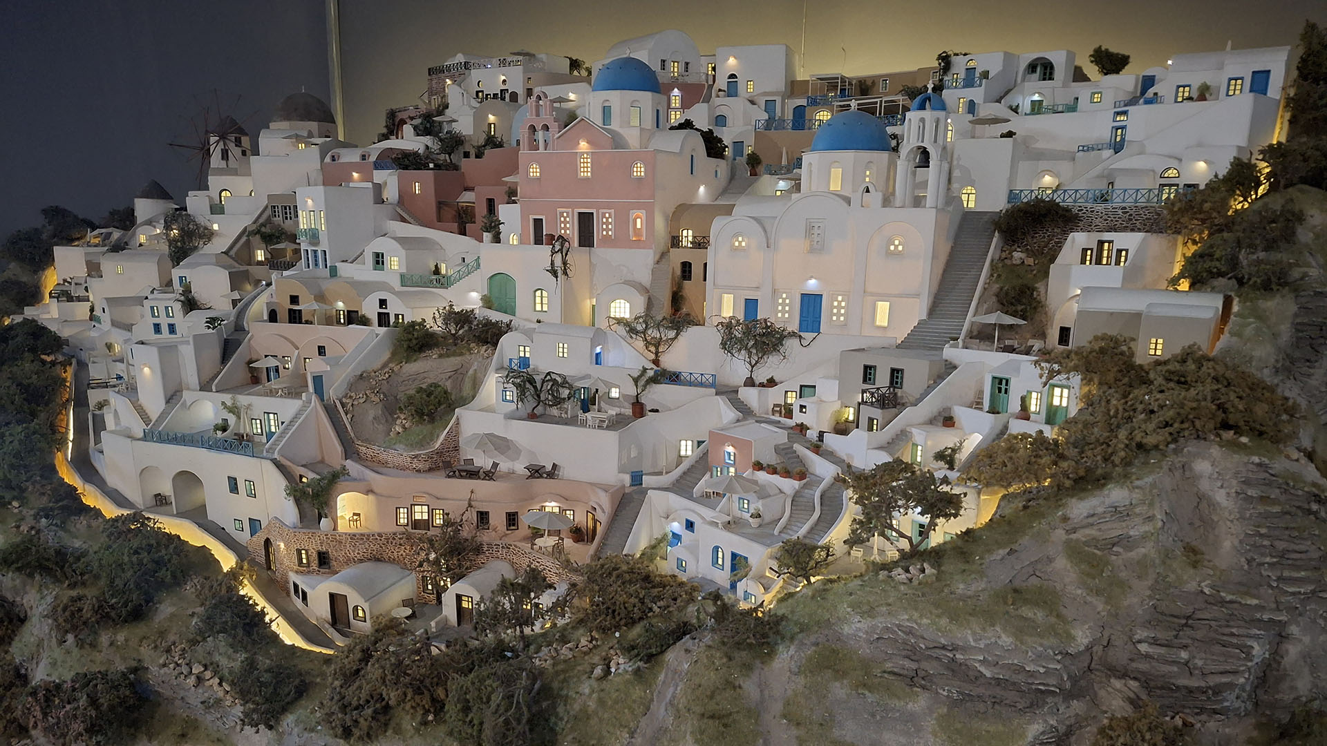 Ολη η Ελλάδα σε μια γωνιά της Φαβιέρου-4