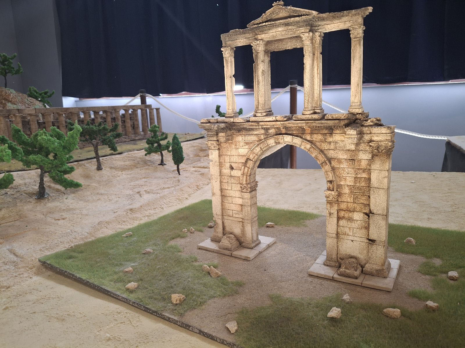 Ολη η Ελλάδα σε μια γωνιά της Φαβιέρου-2