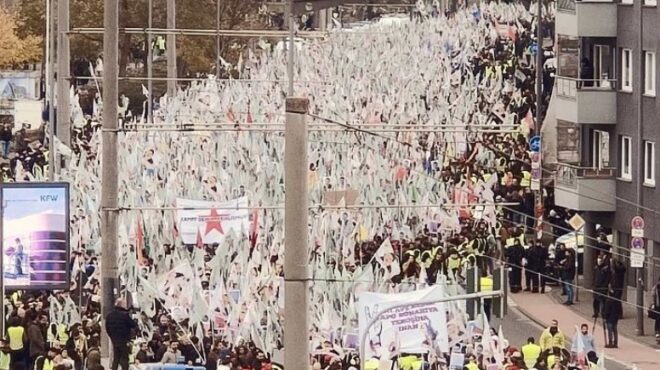 χιλιάδες-διαδήλωσαν-στην-κολωνία-υπέ-563328100