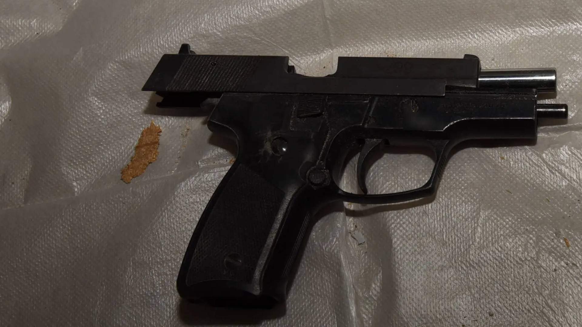 Αμπελόκηποι: Μάσκες, σχεδιαγράμματα και όπλα – Τα ευρήματα της Αντιτρομοκρατικής-1