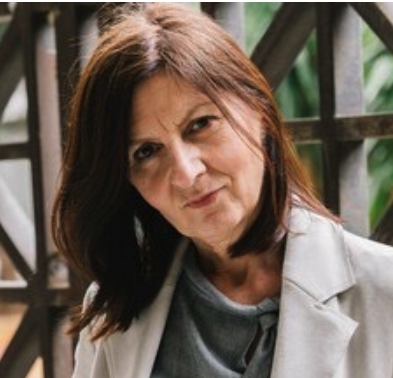 Εχει δίκιο ο δεξιός εξώστης που πανηγυρίζει;-1