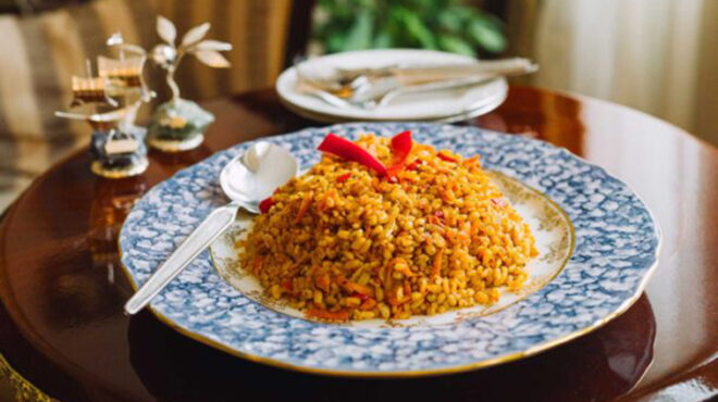 πλιγούρι-χοντρό-με-σάλτσα-πιπεριάς-φλ-563318746