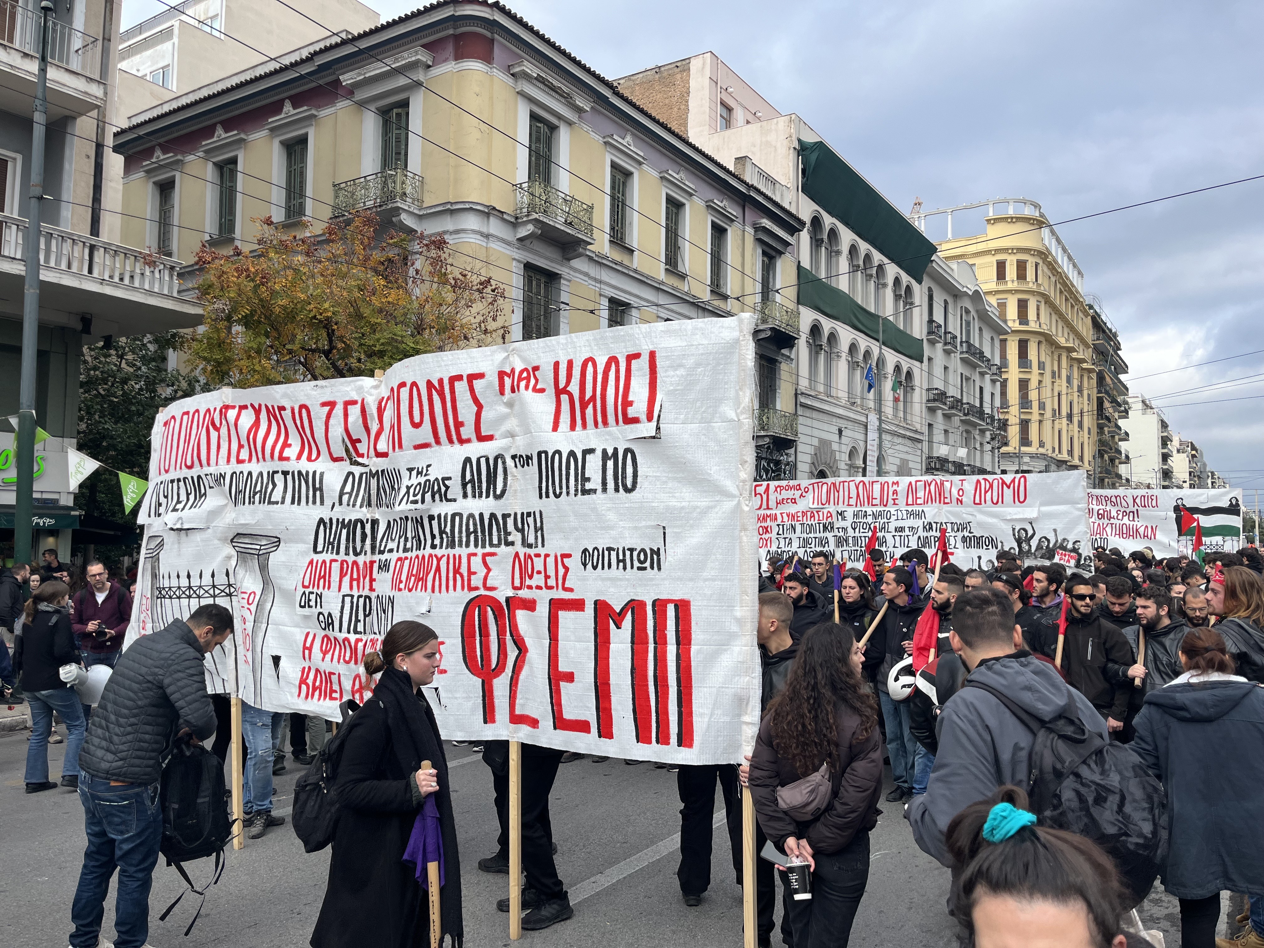 51η επέτειος Πολυτεχνείου: Στην ισραηλινή πρεσβεία η πορεία-4