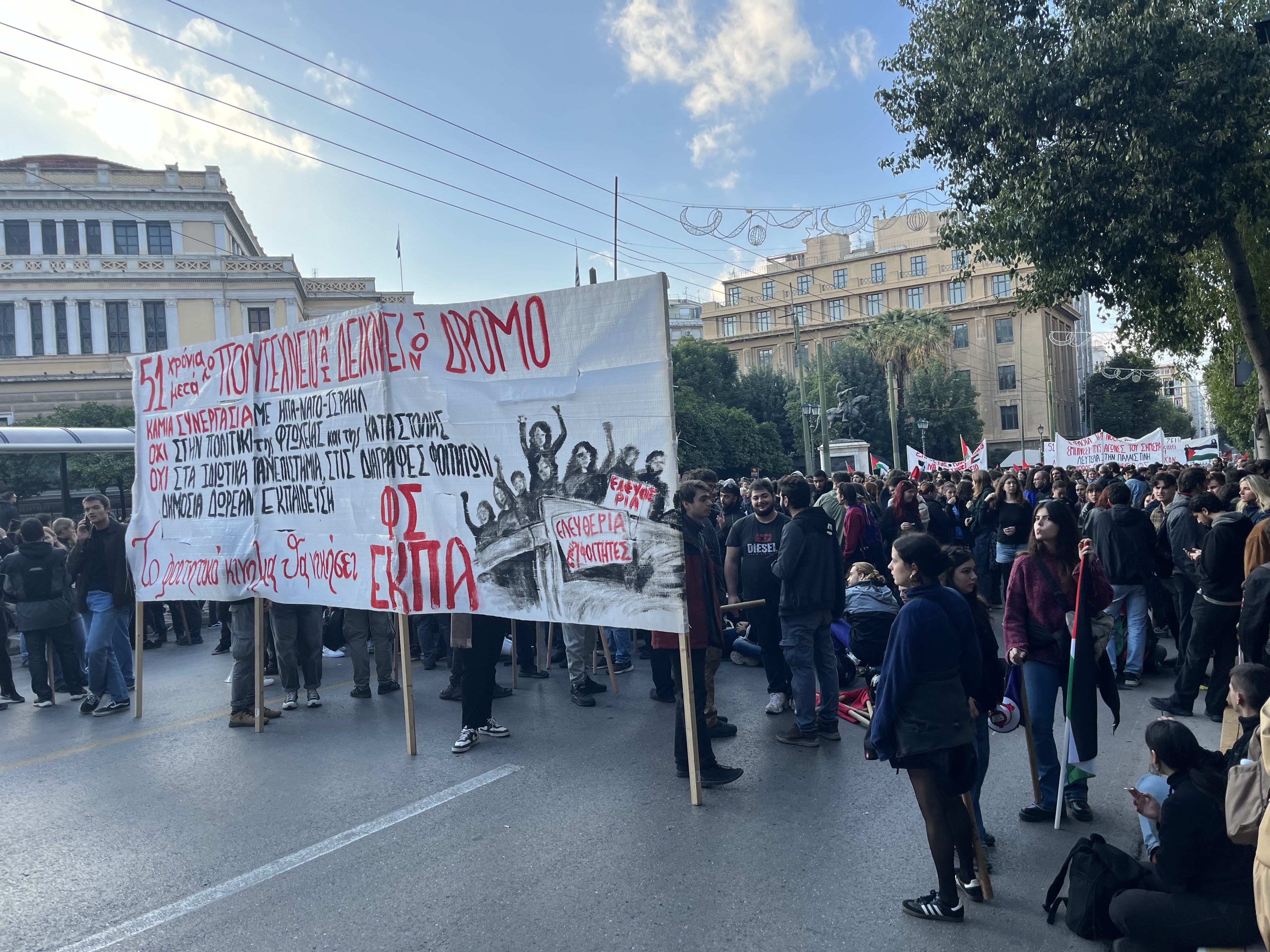 51η επέτειος Πολυτεχνείου: Στην ισραηλινή πρεσβεία η πορεία-2