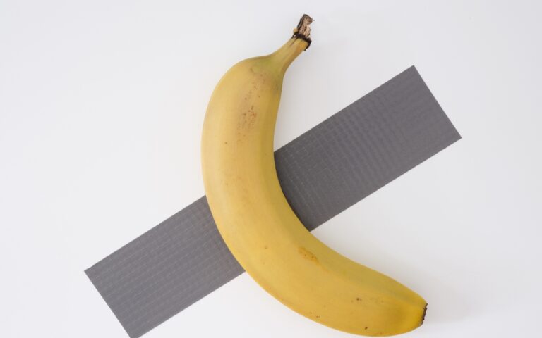 Ποιος κρίνει την αξία ενός έργου τέχνης; Ντιμπέιτ για την μπανάνα των 6,2 εκατομμυρίων-3