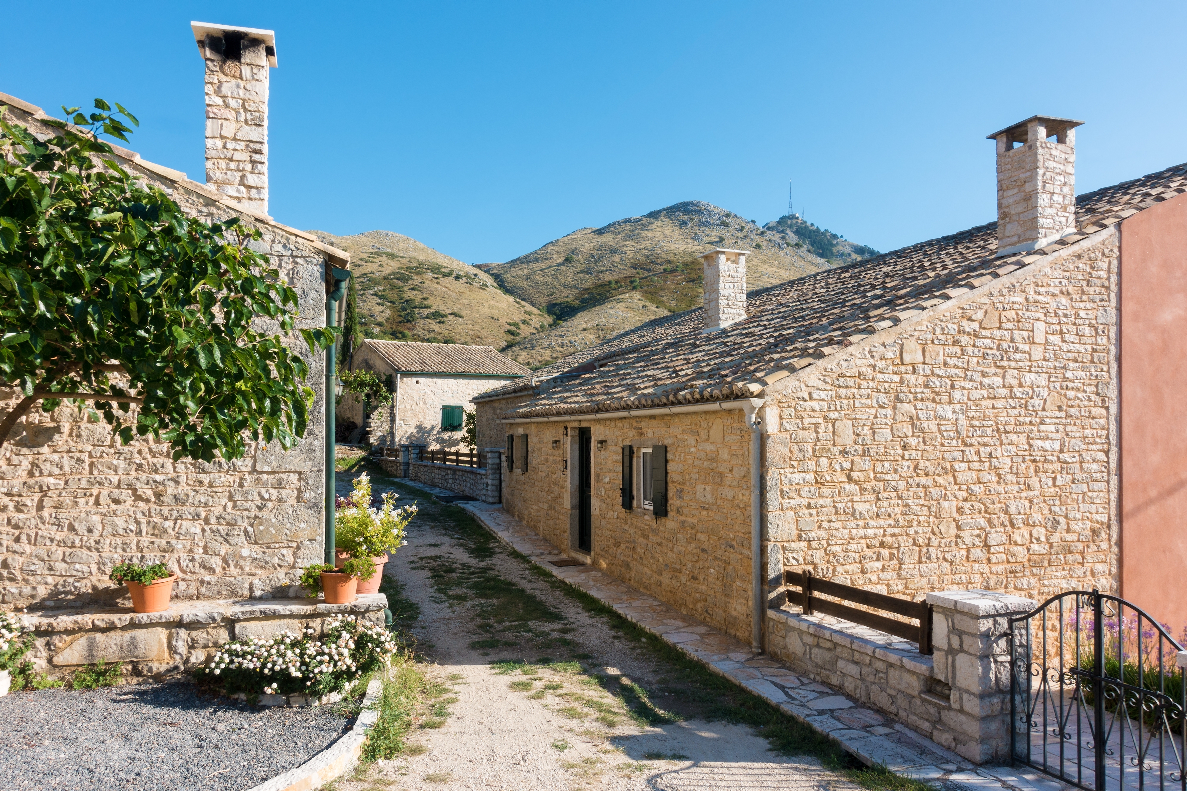 Τα εγκαταλελειμμένα χωριά αποκτούν ξανά ζωή-4