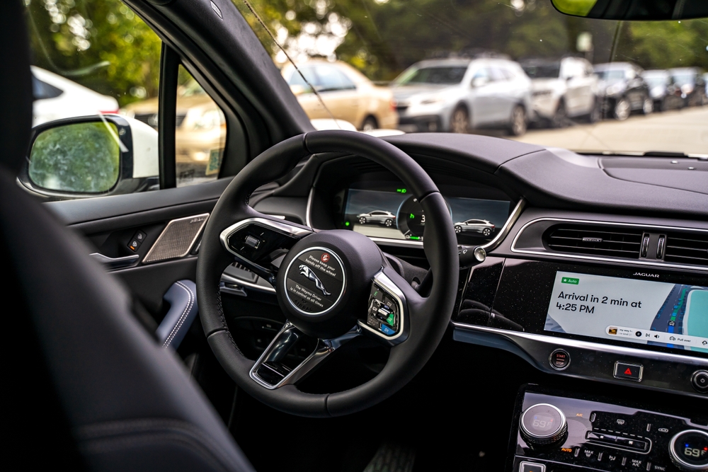 Tα ρομποτικά αυτοκίνητα προσπαθούν να κερδίσουν την εμπιστοσύνη των επιβατών-1