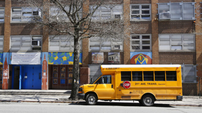 νέα-υόρκη-πάνω-από-100-000-μαθητές-είναι-άστ-563329684