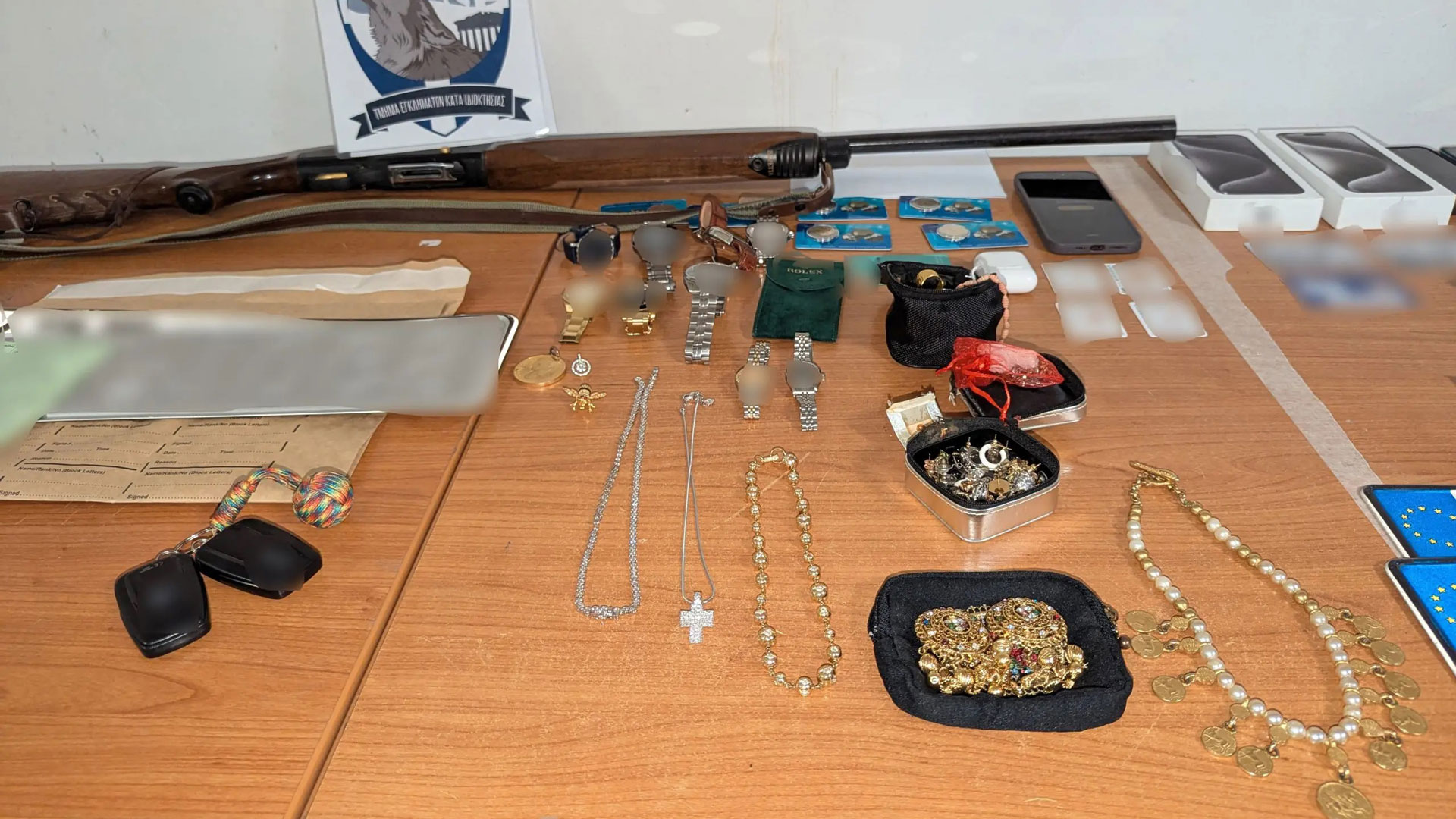 Σπείρα έκλεβε χρήματα και κοσμήματα από σπίτια ηλικιωμένων – Δέκα συλλήψεις-3