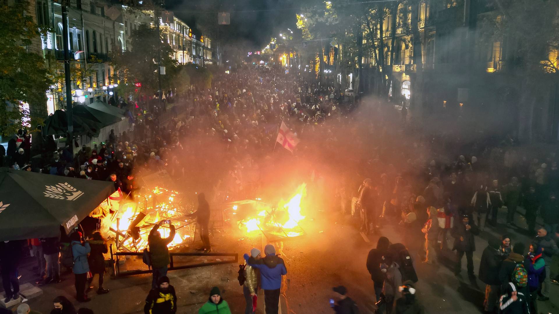 Γεωργία: Επεισόδια μεταξύ αστυνομίας και διαδηλωτών έξω από το κοινοβούλιο-1