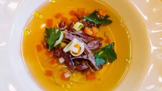 κονσομέ-γίδας-με-λαχανικά-563332972