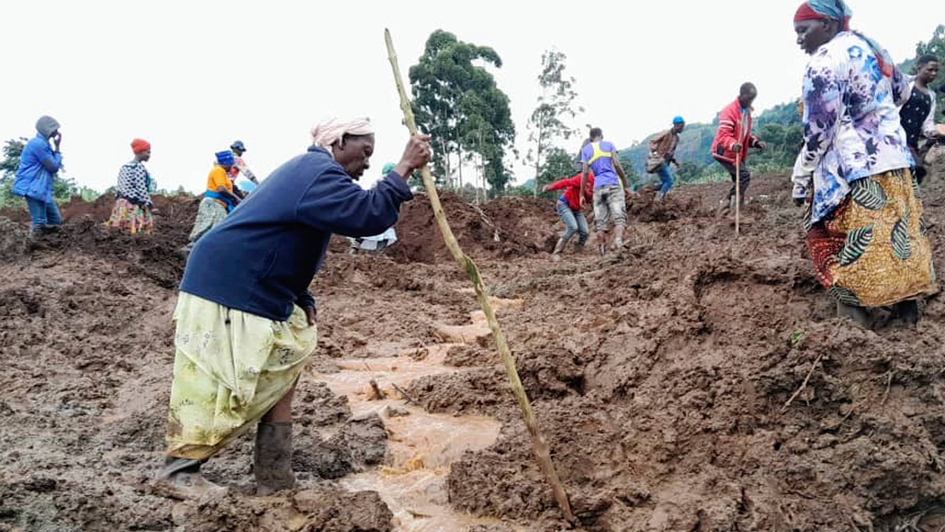 Ουγκάντα: Τουλάχιστον 15 νεκροί και 113 αγνοούμενοι από κατολισθήσεις – «Θάφτηκαν» πέντε χωριά-1