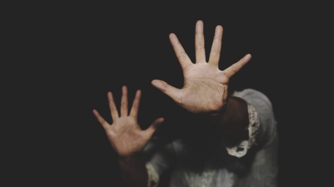 γαλλία-κάθειρξη-20-ετών-σε-πατέρα-που-βί-563335969