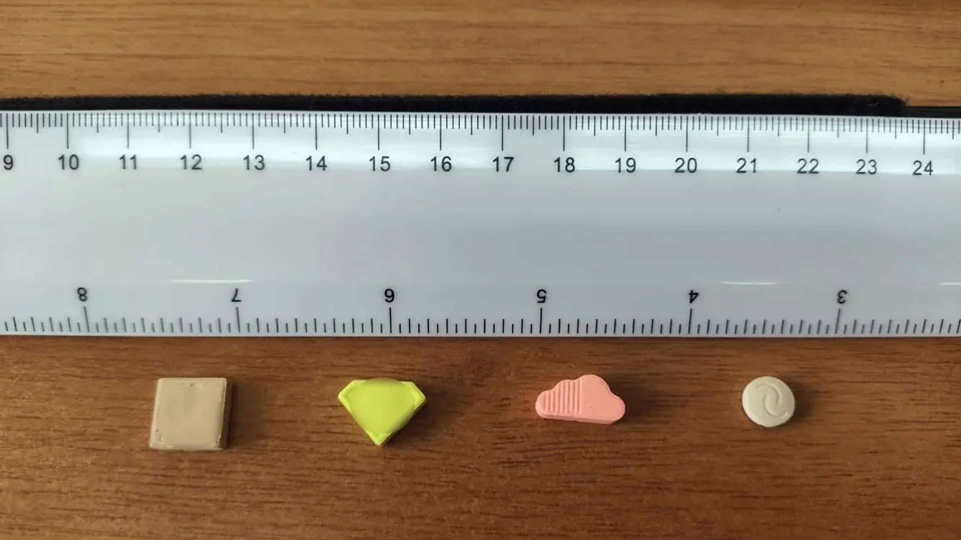 Προσπάθησαν να «περάσουν» 5 κιλά κάνναβη και 3.500 χάπια από το Ελ. Βενιζέλος – Δύο συλλήψεις-1