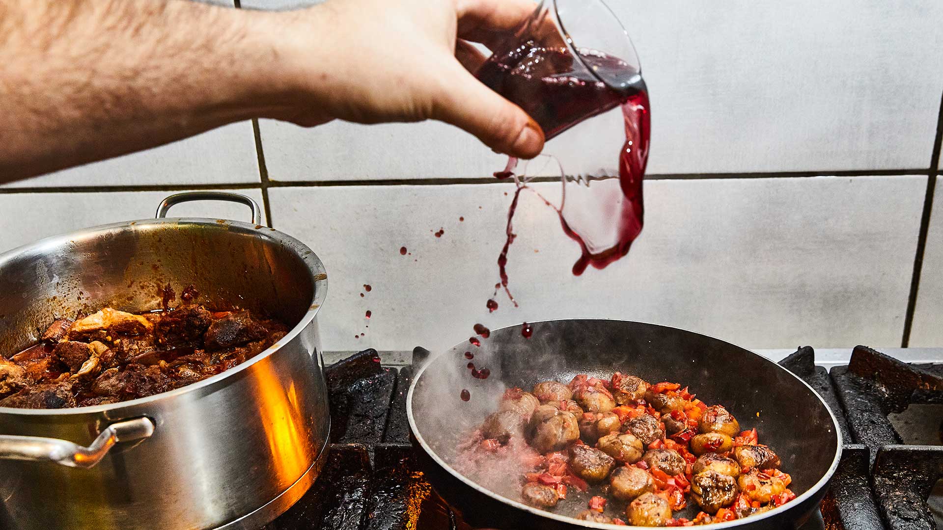 Σ’ αυτές τις 10 ιστορικές ταβέρνες της Αθήνας πρέπει να φας έστω μια φορά-5