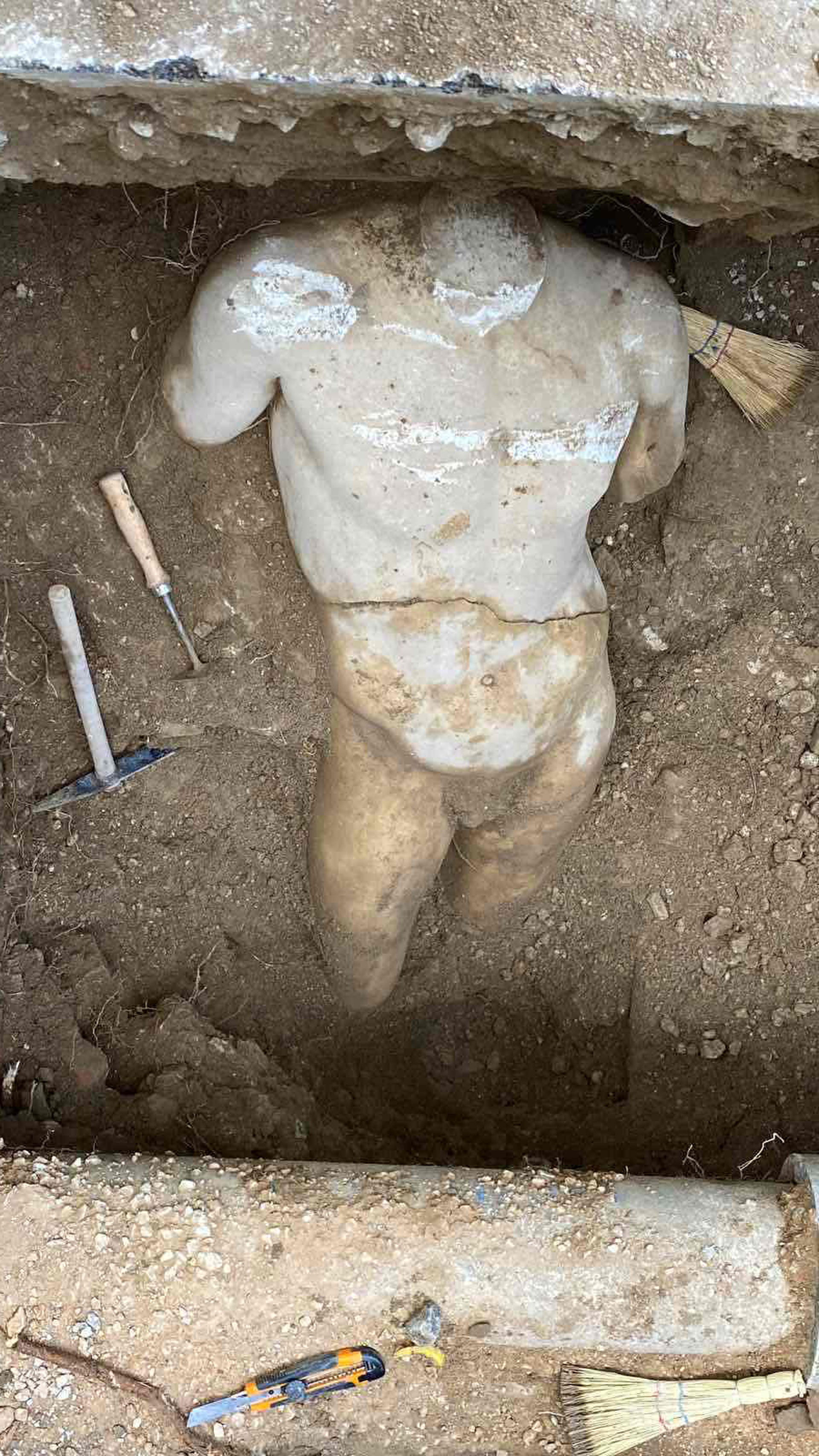 Μαρμάρινο άγαλμα ανακαλύφθηκε σε έργα φυσικού αερίου-1