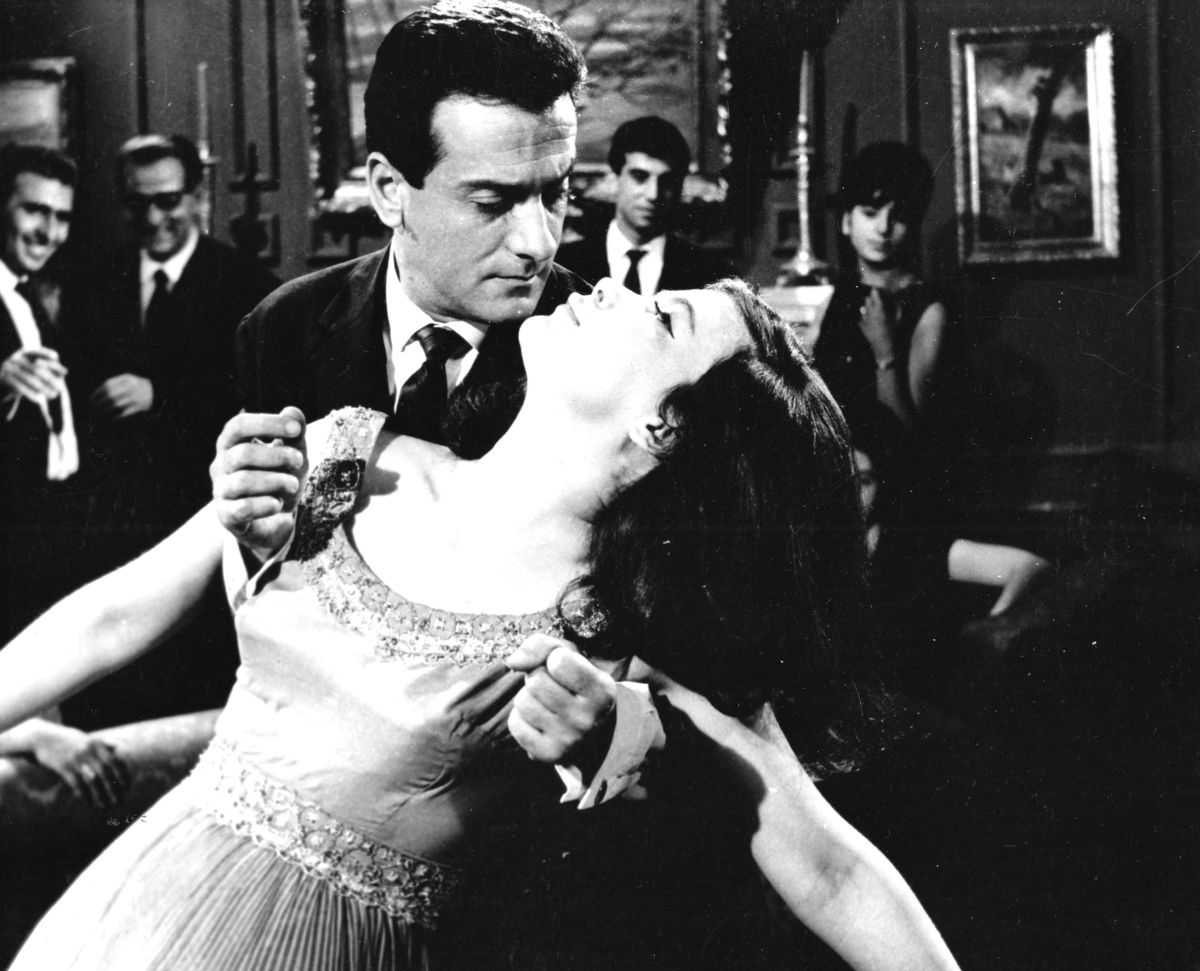 «Γυρίσατεεε;» – Η ιστορία πίσω από την εμβληματική ατάκα της Τζένης Καρέζη-2