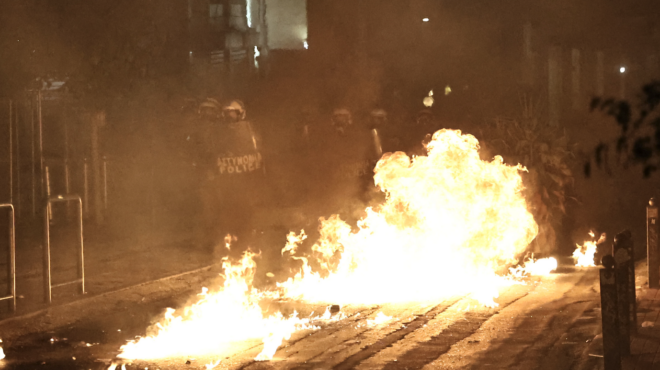 επεισόδια-στα-εξάρχεια-μετά-την-πορεί-563361025