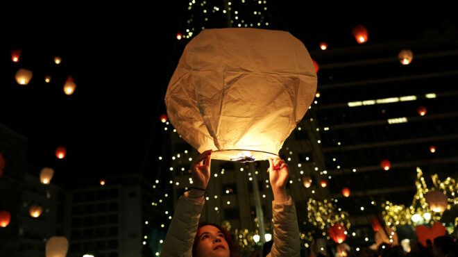 τα-φαναράκια-ταξίδεψαν-τις-ευχές-τω-563391121
