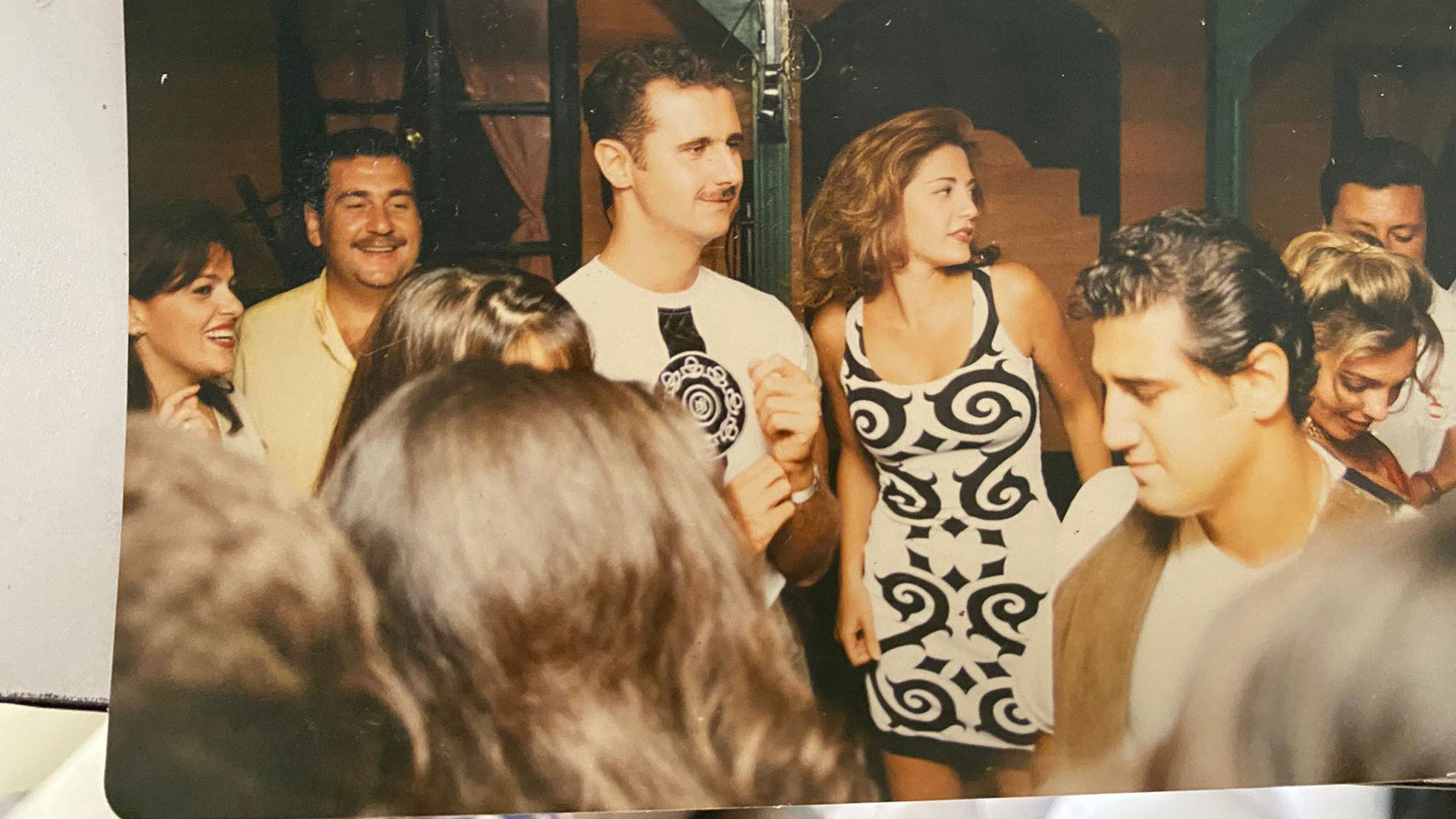 Αγνωστες φωτογραφίες και σημειώματα: Τι αποκαλύπτει το εγκαταλειμμένο σπιτι του Ασαντ-5