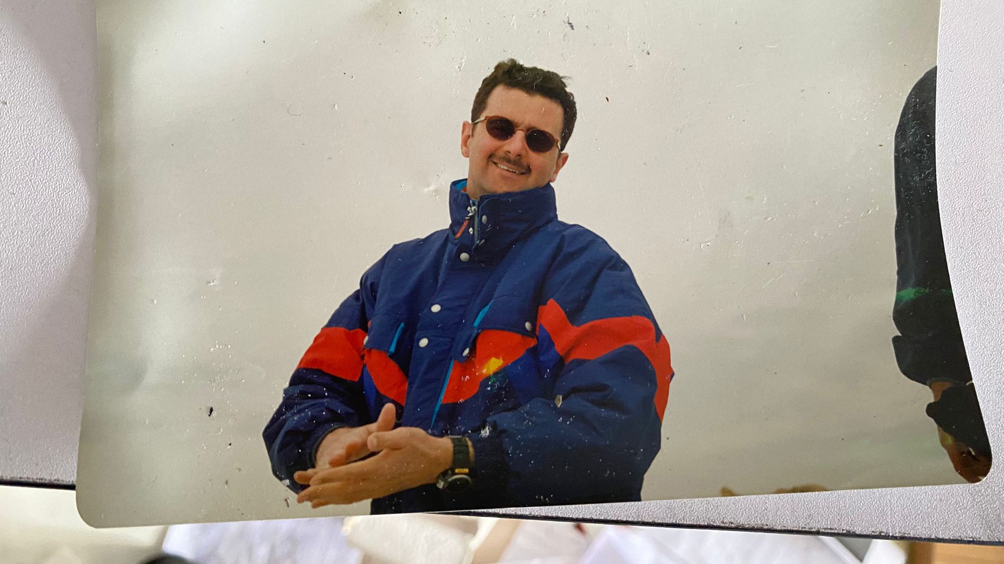 Αγνωστες φωτογραφίες και σημειώματα: Τι αποκαλύπτει το εγκαταλειμμένο σπιτι του Ασαντ-8