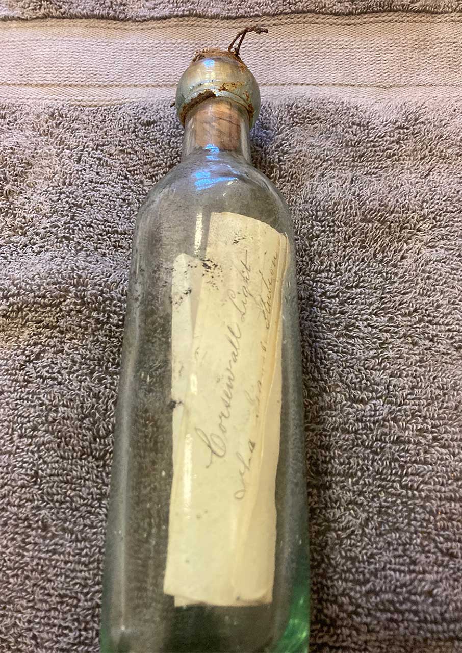 132 χρόνια μετά, ένα μπουκάλι «αποκαλύπτει» τα μυστικά του-1