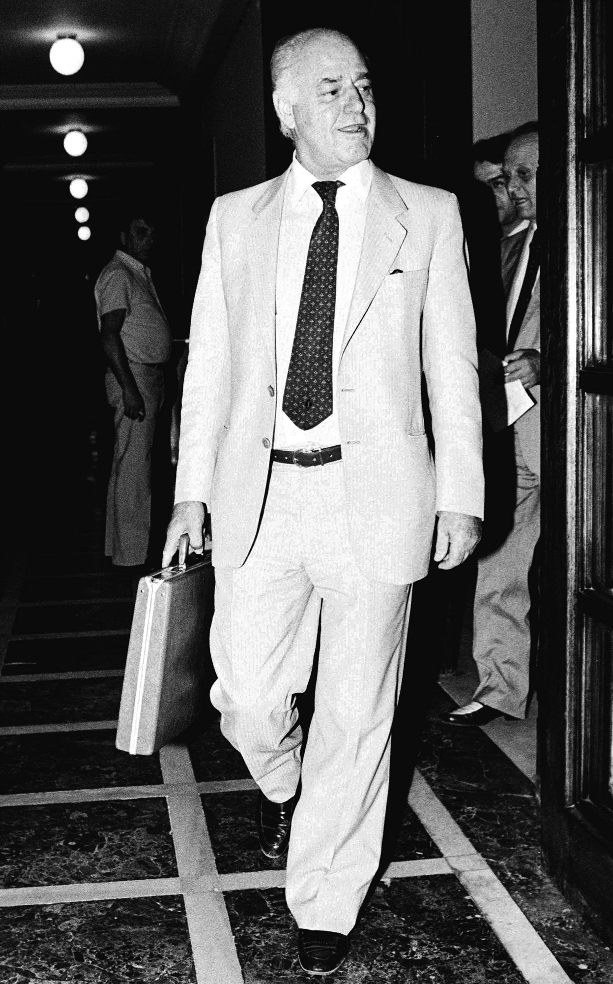 Βαθιά τομή στη Δημόσια Διοίκηση-1