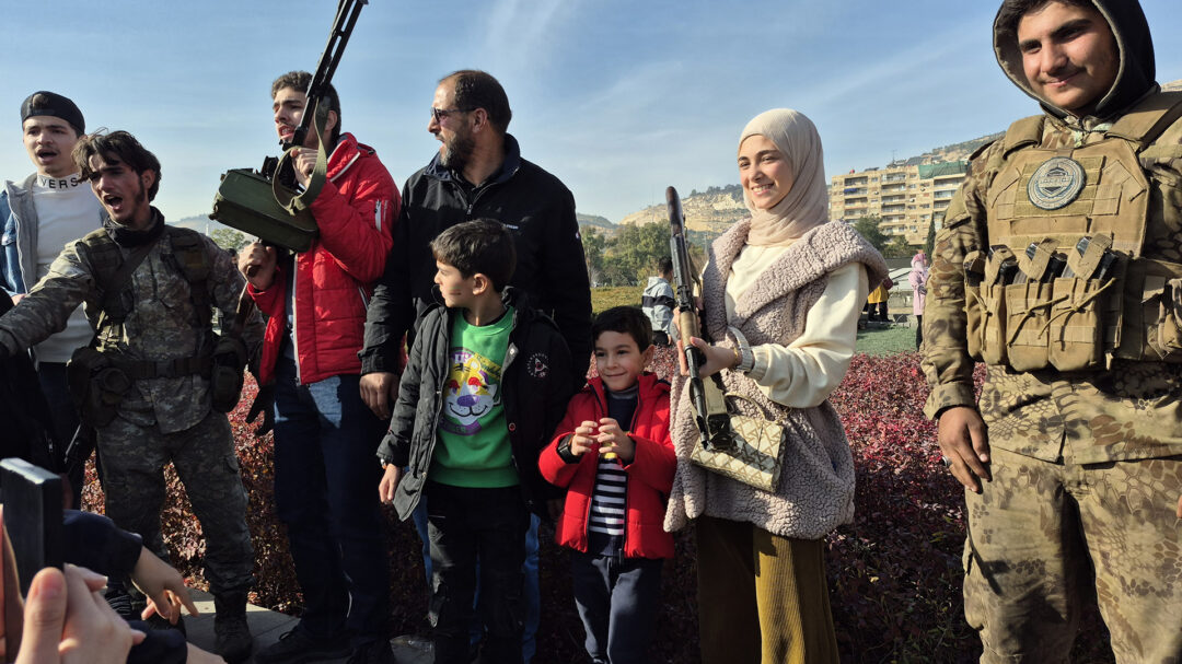 η-κ-στη-δαμασκό-αντάρτες-και-μικρά-πα-563368300