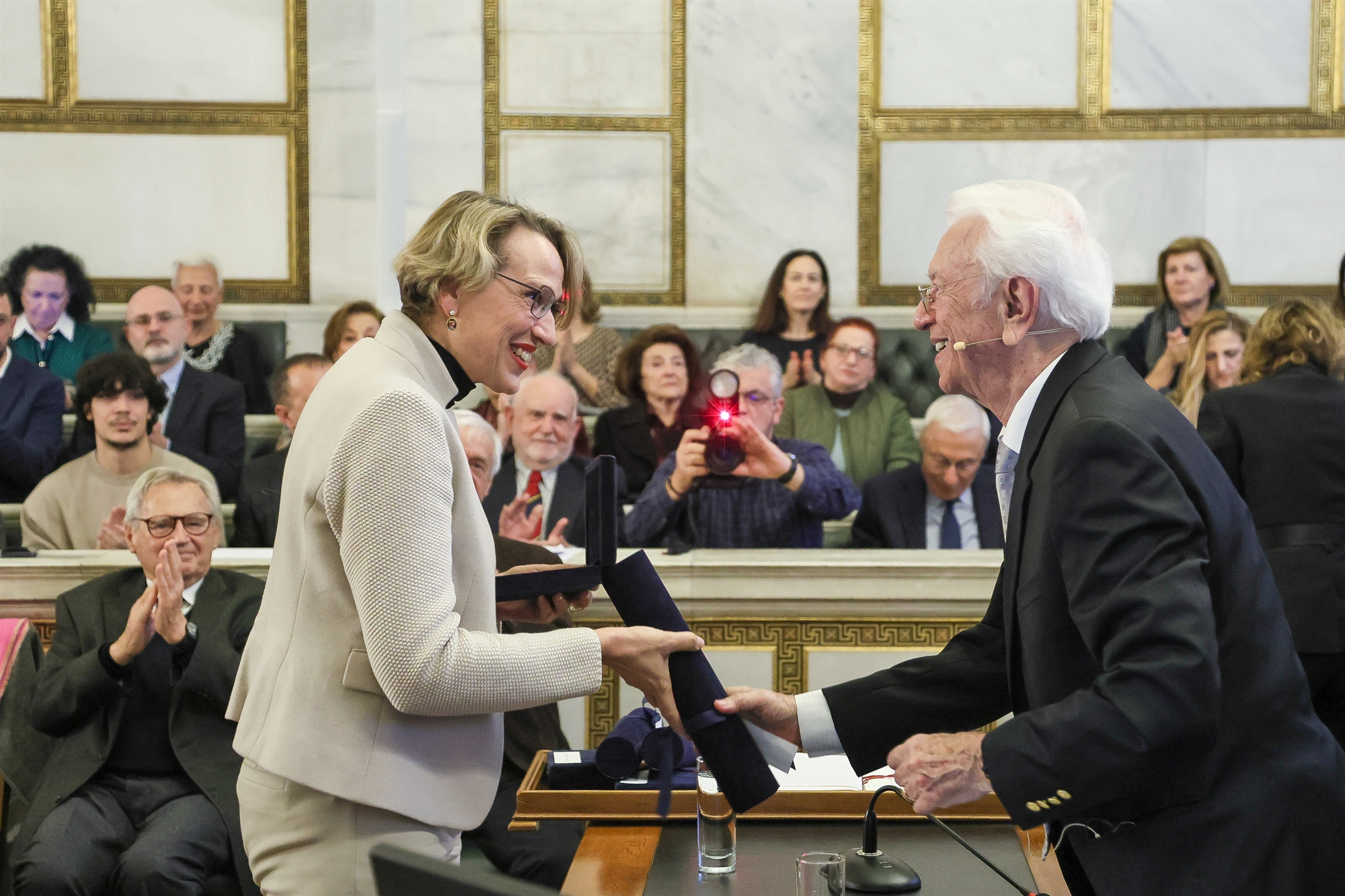 Το βραβείο της Ακαδημίας Αθηνών στο «Ολοι Μαζί Μπορούμε» ανήκει στους χιλιάδες εθελοντές του-2