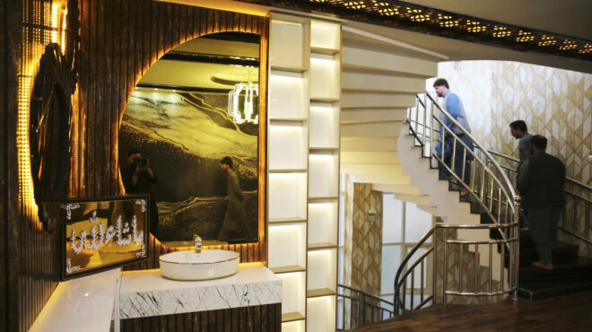 σε-τιμές-λονδίνου-πωλούνται-πολυτελε-563355736