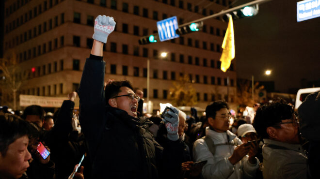 νότια-κορέα-το-απονενοημένο-προεδρικ-563354677