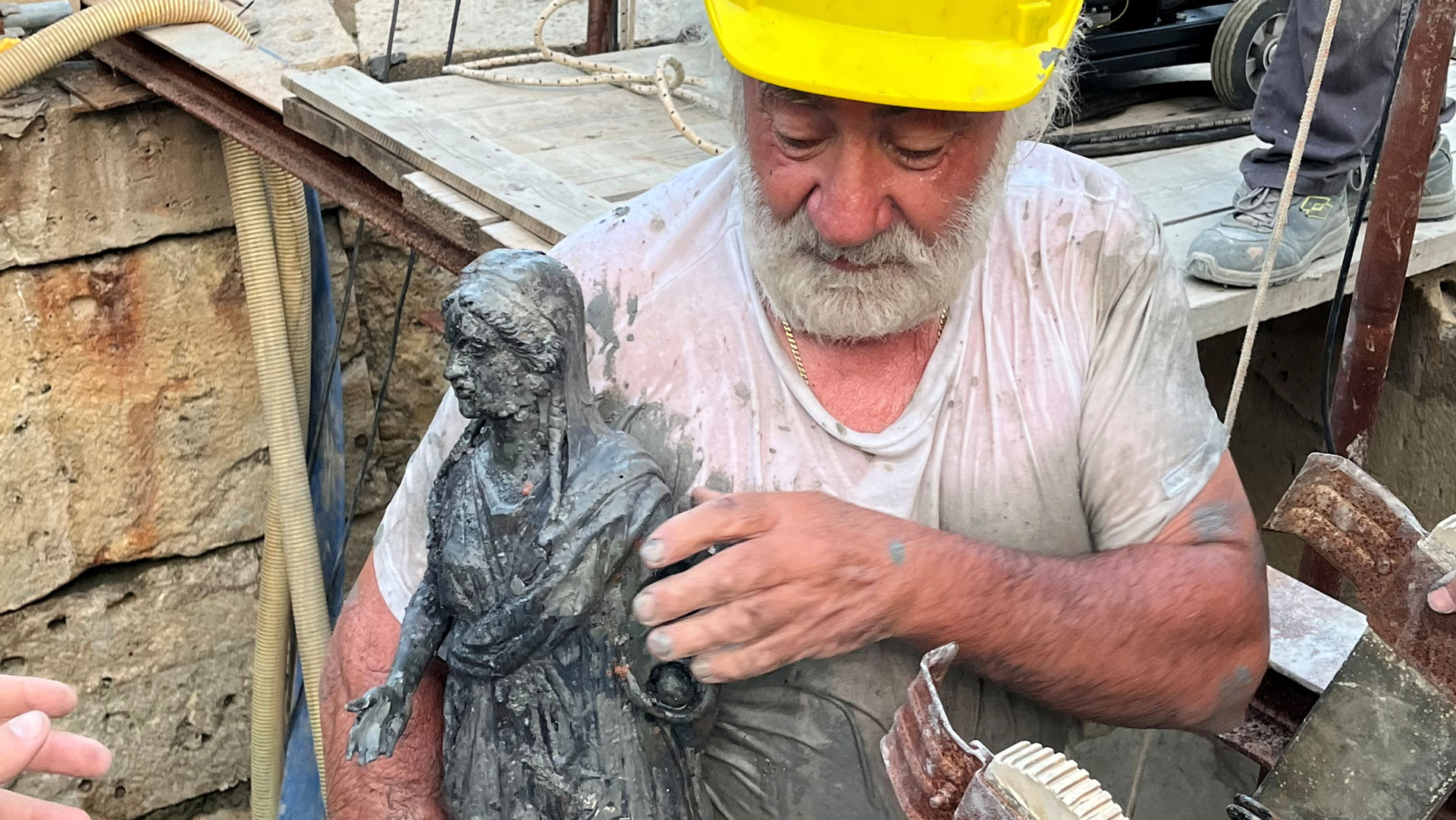 Ιταλία: Αγάλματα, κοσμήματα και αρχαία αυγά στις πηγές του Σαν Κασιάνο ντέι Μπάνι-1