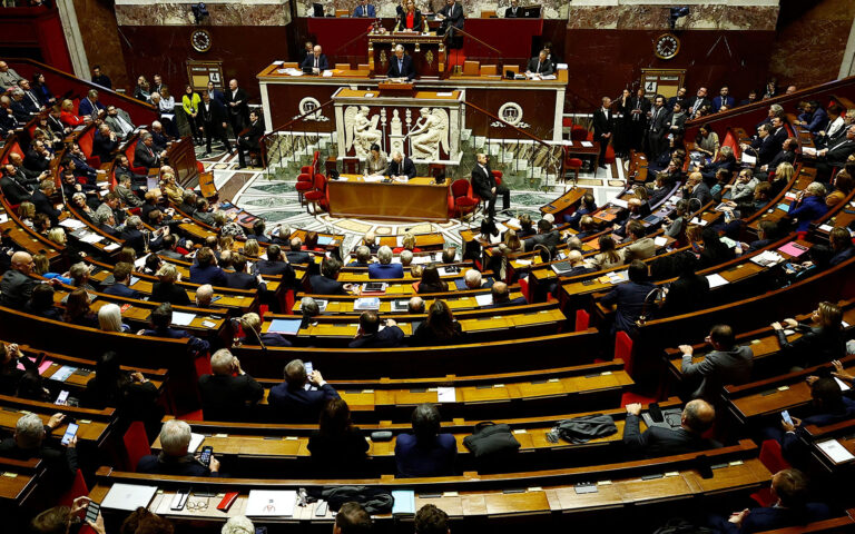 γαλλία-υπερψηφίστηκε-η-πρόταση-μομφή-563356456