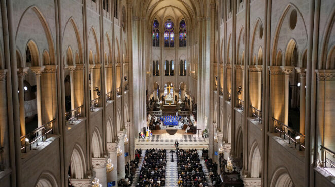 παναγία-των-παρισίων-λαμπερή-τελετή-υ-563363401