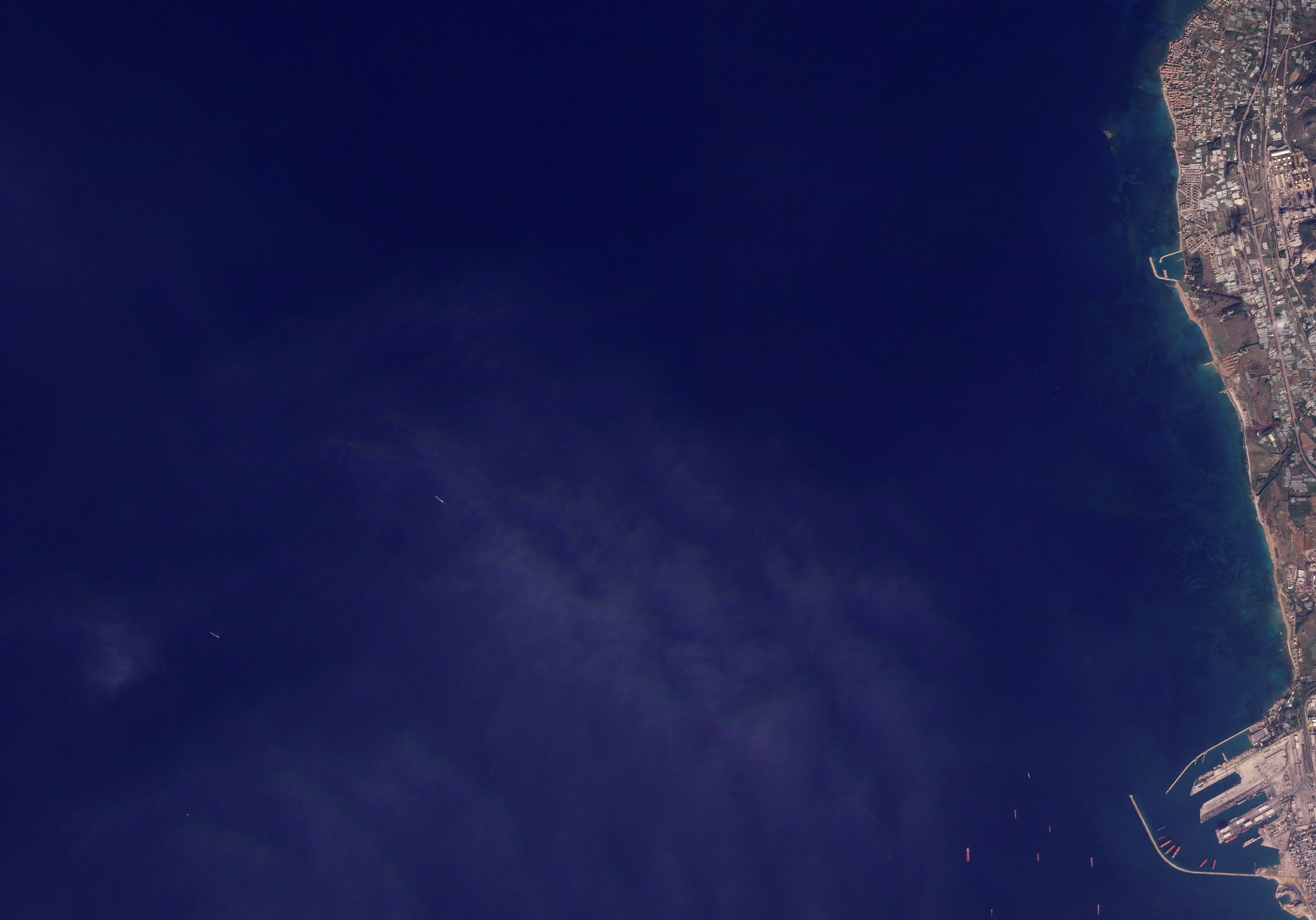 Ρωσικά πολεμικά πλοία «εγκατέλειψαν» ναυτική βάση της Συρίας – Δορυφορικές εικόνες-1