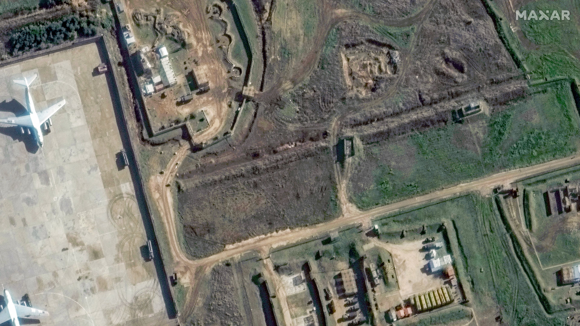 Συρία: «Κινητικότητα» σε ρωσική αεροπορική βάση, δείχνουν δορυφορικές εικόνες-2