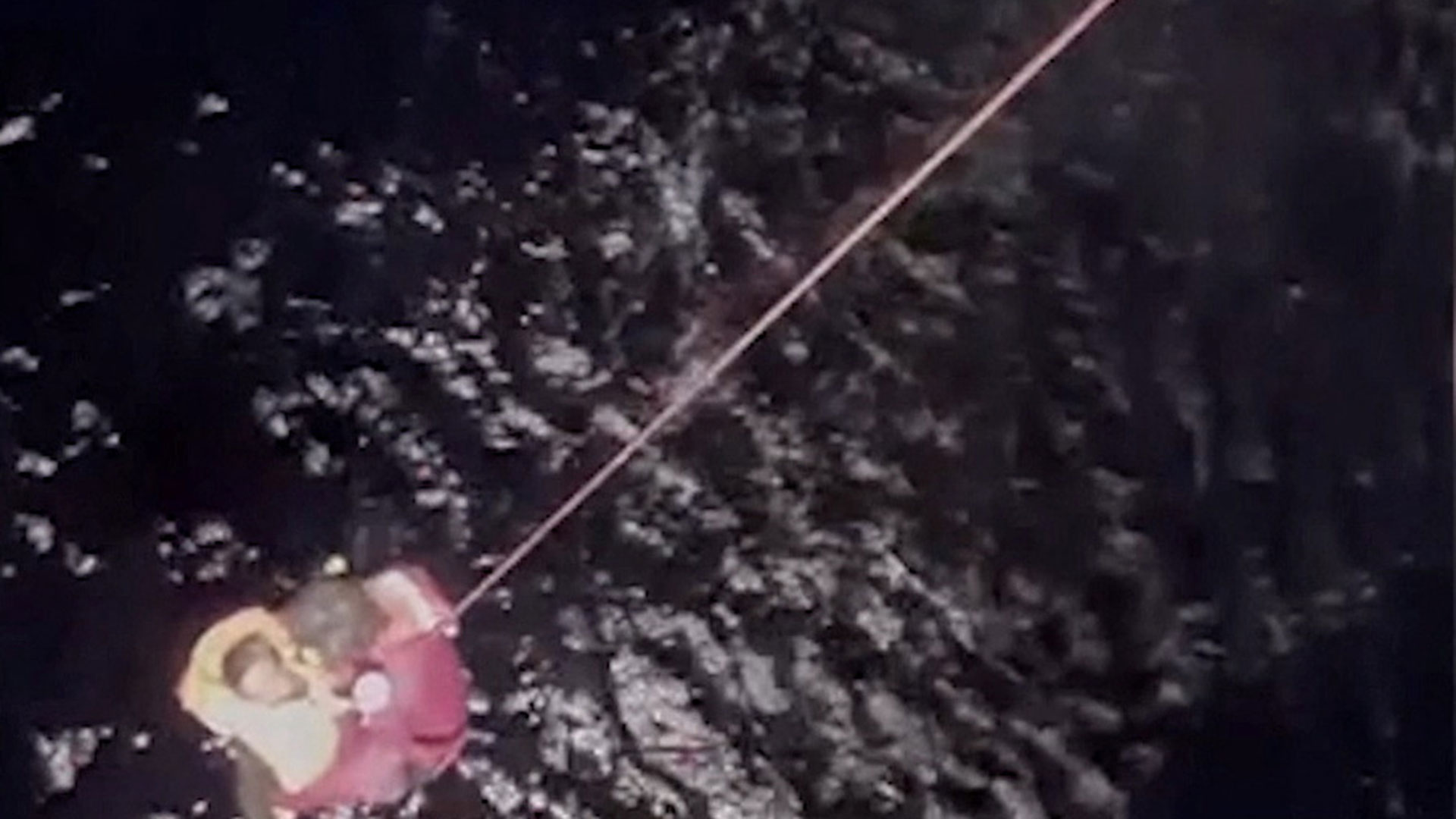 Γαύδος: Τουλάχιστον πέντε οι νεκροί του μεγάλου ναυαγίου – Δεκάδες διασωθέντες σε συνολικά τέσσερα περιστατικά-2