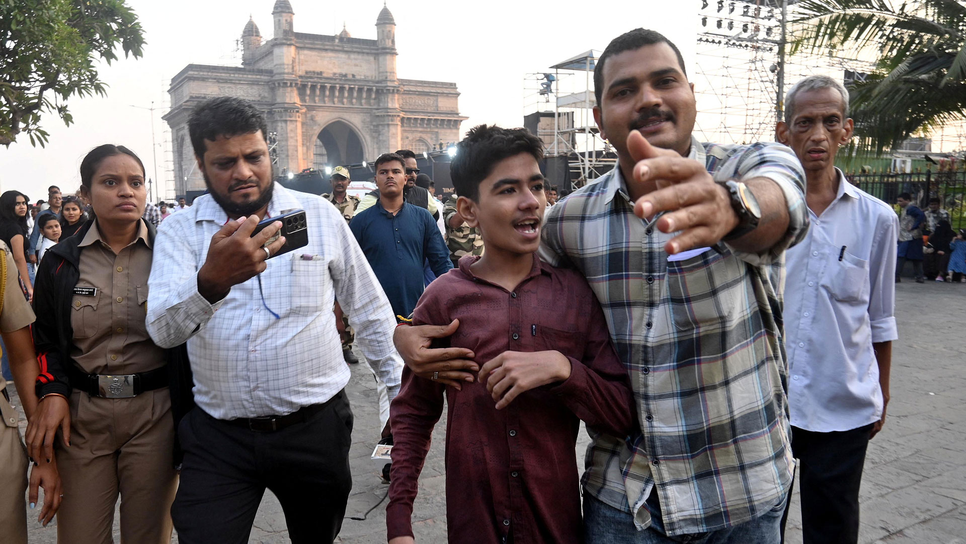 Ινδία: Σκάφος του Πολεμικού Ναυτικού εμβόλισε επιβατηγό πλοίο – Τουλάχιστον 13 νεκροί-2