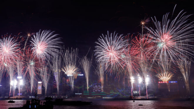 ο-πλανήτης-υποδέχεται-το-2025-εικόνες-κα-563398402