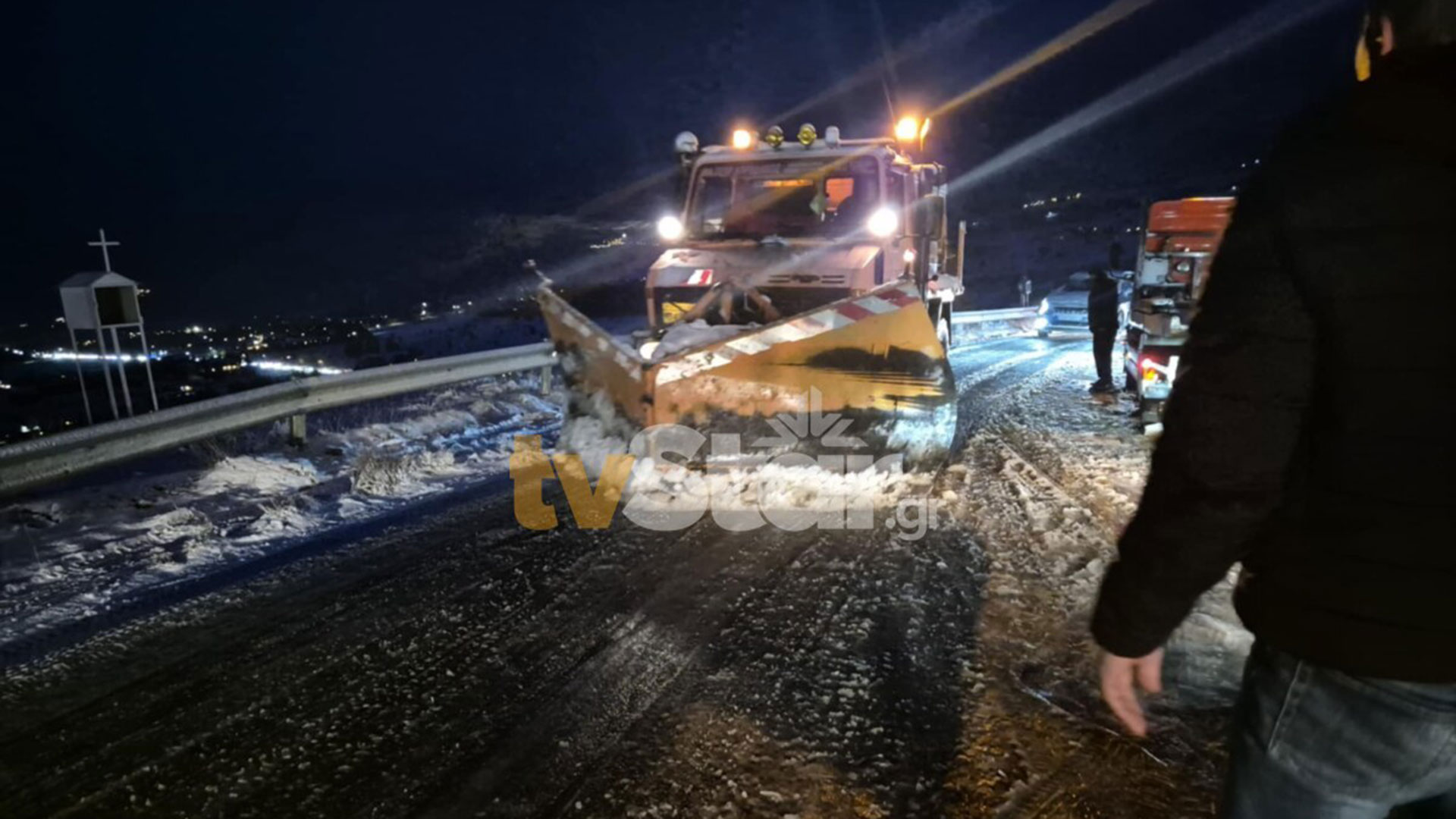 Αράχωβα: Δεκάδες οχήματα έχουν ακινητοποιηθεί – Διακοπή της κυκλοφορίας-1
