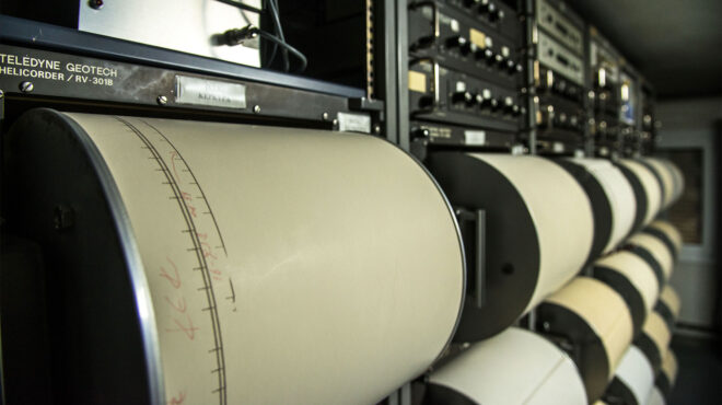 λέκκας-από-άγνωστο-μικρό-ρήγμα-το-μπ-563396128