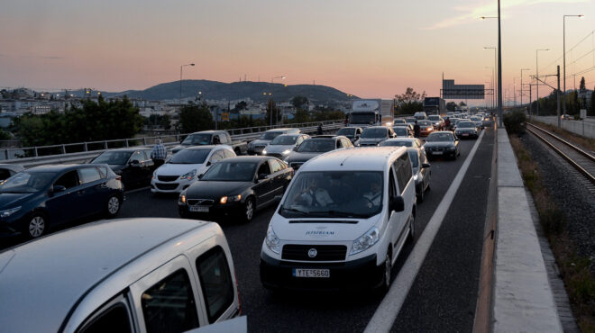 μετ-εμποδίων-η-κίνηση-στους-δρόμους-563384182