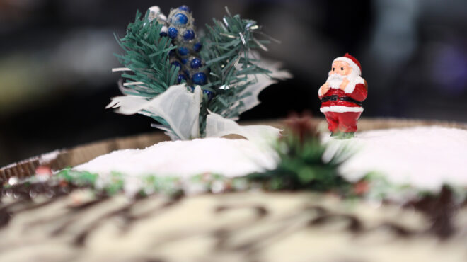 καλάθι-των-χριστουγέννων-από-τις-11-δ-563357404