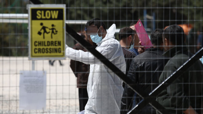 μεταναστευτικό-σε-κίνδυνο-εντός-των-δ-563369965