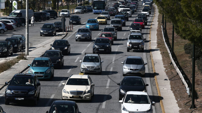 στο-κόκκινο-η-κίνηση-στους-δρόμους-τ-563396557