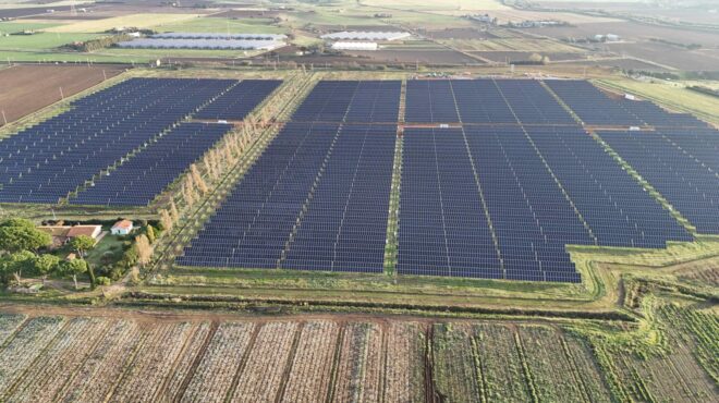 παραγωγή-πράσινης-ενέργειας-από-τη-δε-563369731