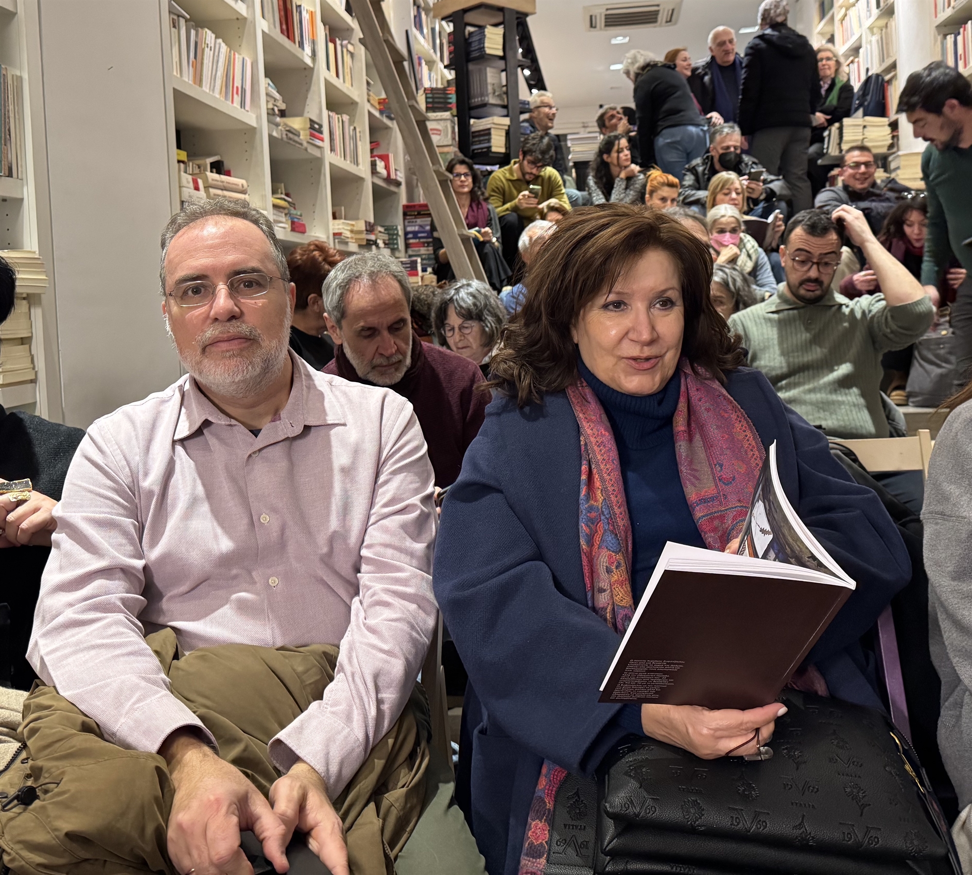 To νέο ποιητικό λεύκωμα του Κυριάκου Συφιλτζόγλου για τους απόντες και τα ίχνη τους-4