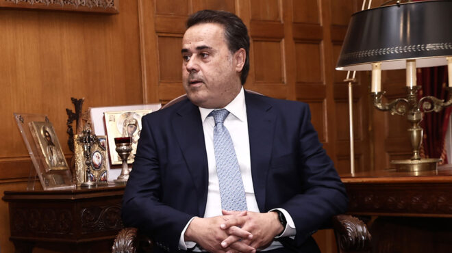 θεωρείο-σε-κλειστή-παρουσίαση-563362642